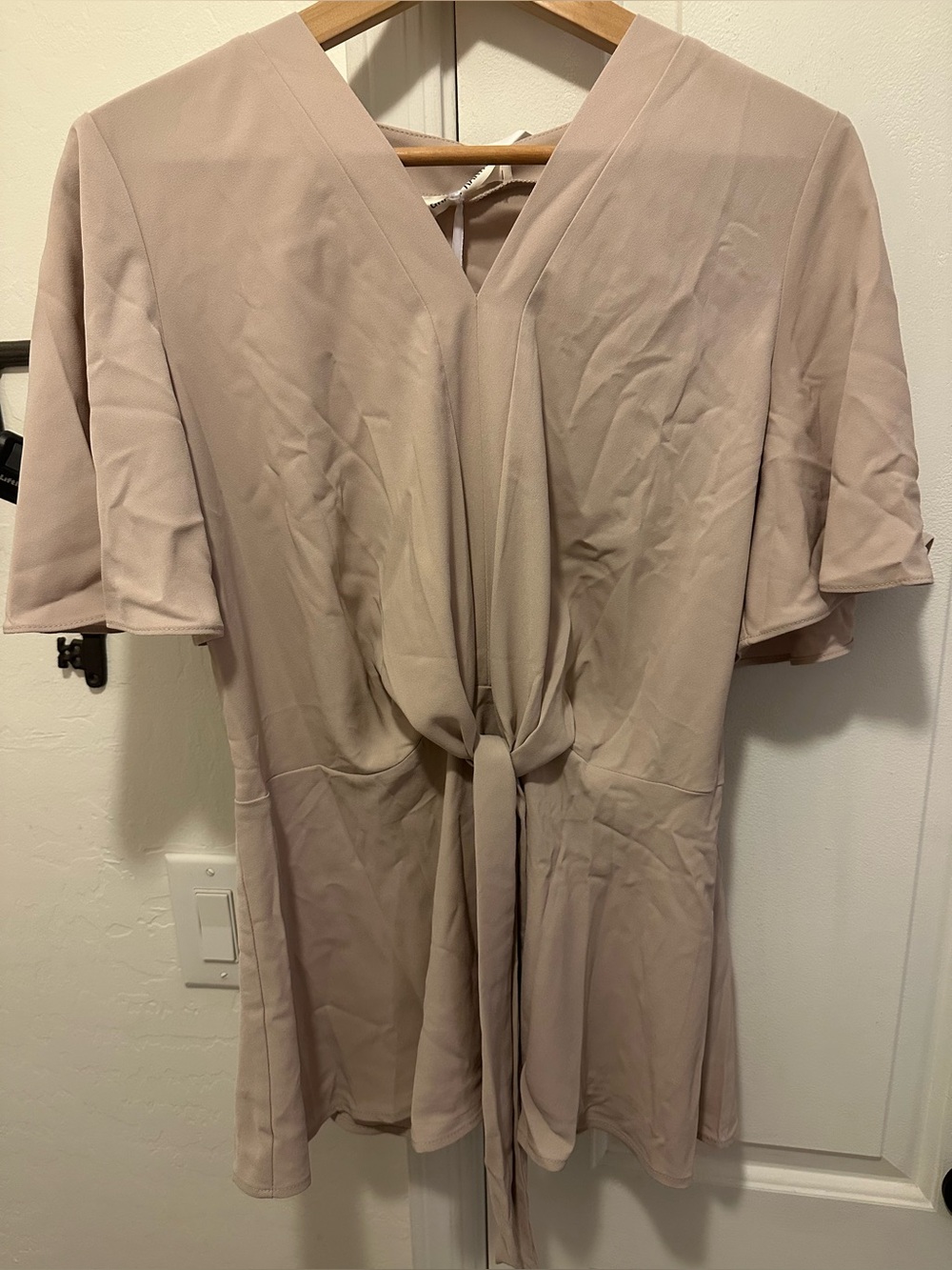 Ladies tan blouse by Grace Karin size Large NWT